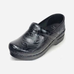 Dansko Professional Black Tooled leather clogs Size 39. or 8.5-9